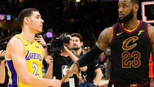 LeBron iguala a Larry Bird en triple-dobles en el triunfo de Cavs ante los Lakers