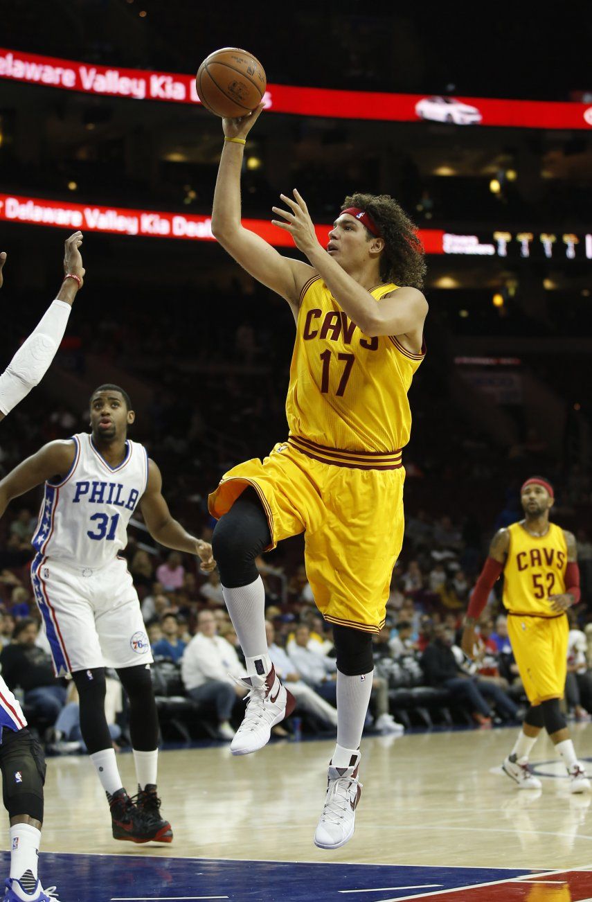 Fuente AP: Warriors llegan a acuerdo con Varejao
