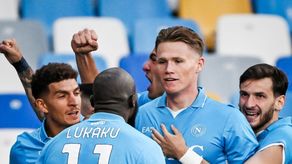 Napoli vence al Como en la Serie A