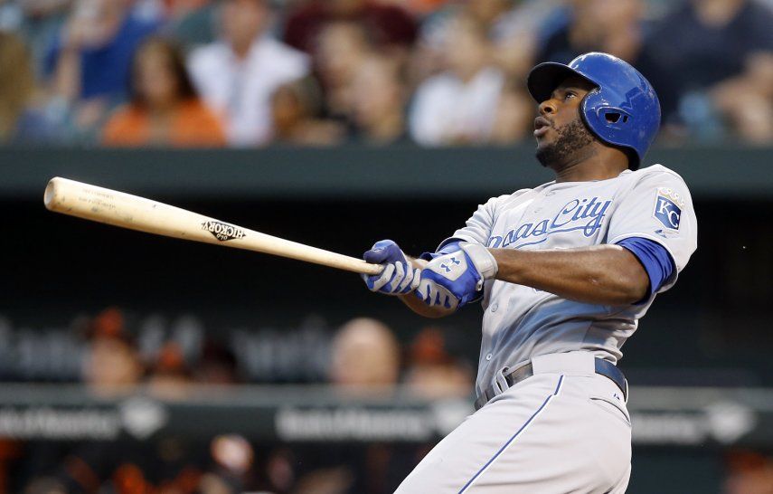 Los Orioles derrotan 14-8 a Reales con 2 grand slams