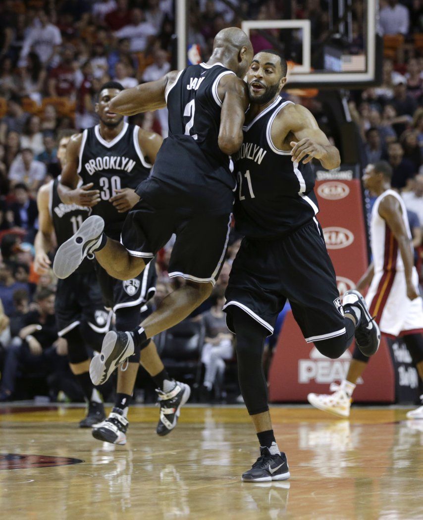 Con 7 triples de Ellington, Nets superan a Heat