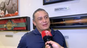 Carlos Ruiz visitó el pasillo de la fama de Deportes RPC