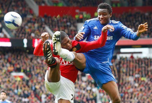 Chelsea vence a Manchester United 2-1 en Liga Inglesa de fútbol