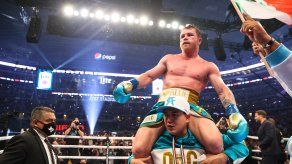 Canelo Álvarez hizo perder millones de dólares a un boxeador