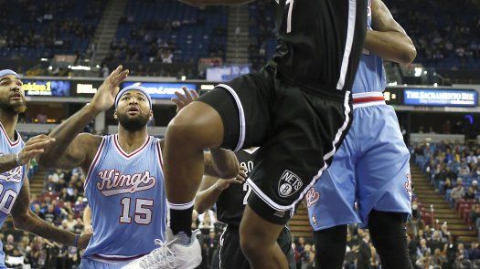 Cousins anota 40 puntos, Kings derrotan a los Nets 111-109