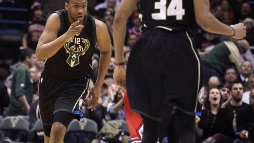 Antetokounmpo anota 29 y Bucks remontan ante Bulls