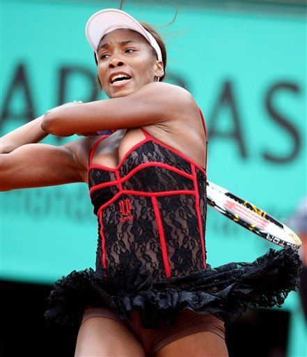 Traje de Venus Williams es la comidilla en Abierto de Francia
