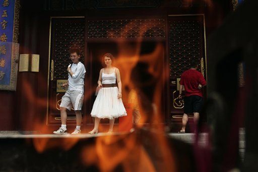 Chinos no deben preguntar a visitantes sobre sueldo o vida sexual