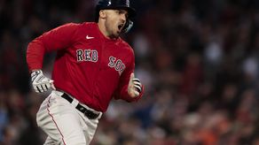 MLB: Adam Duvall queda fuera por fractura en la muñeca