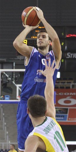 Serbia avanza a cuartos de final en Eurobasket