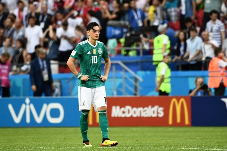 El presidente de la Federación Alemana entona el mea culpa en el caso Ozil