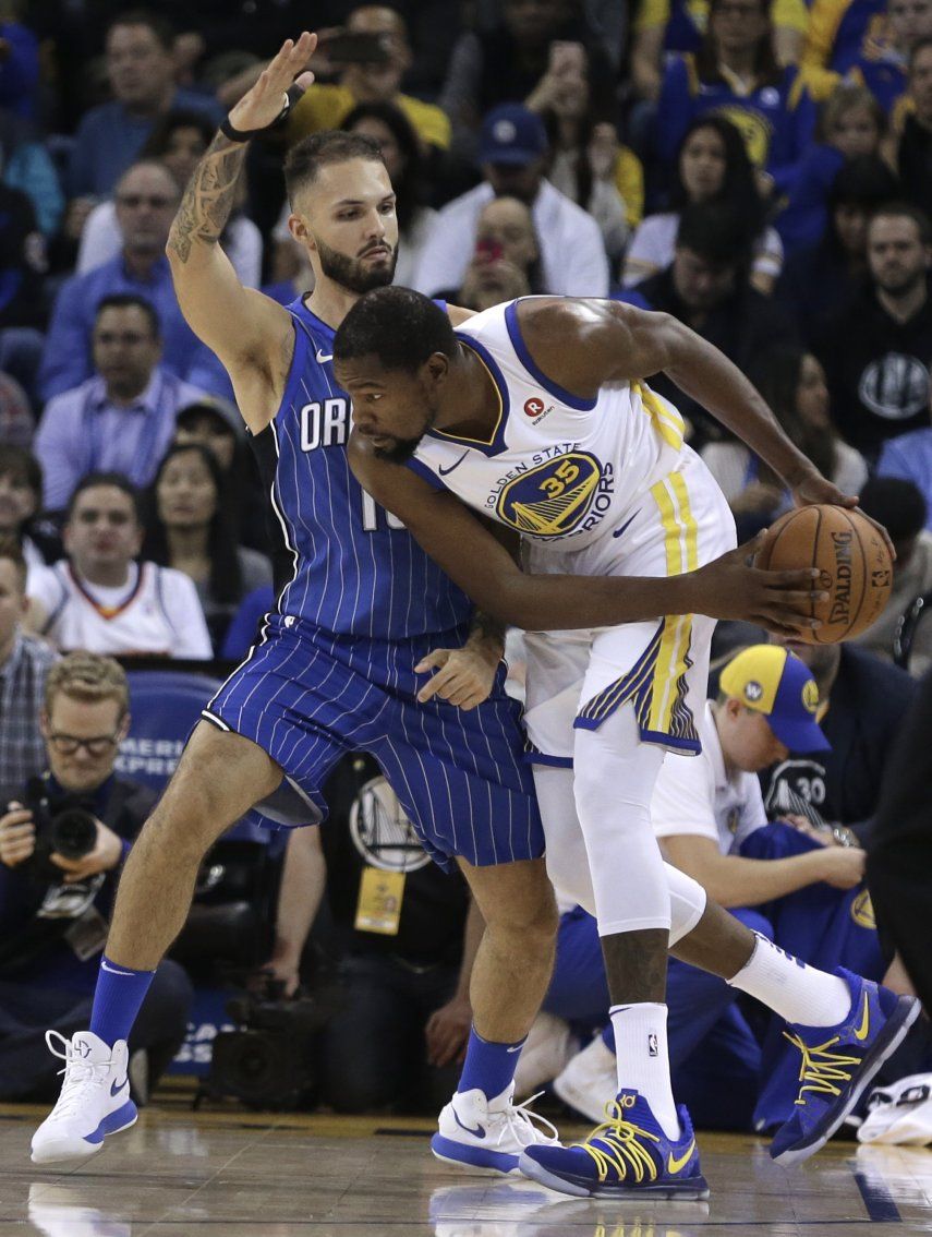 Con Curry lesionado, Durant lidera a los Warriors ante Magic