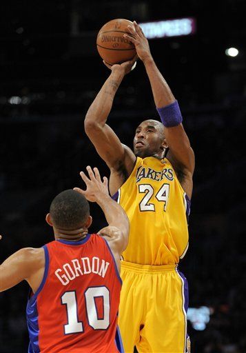 NBA: Lakers 126, Clippers 86; Bryant y Gasol lideran a los Lakers