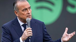 Presidente del FC Barcelona Rafa Yuste explota contra el VAR