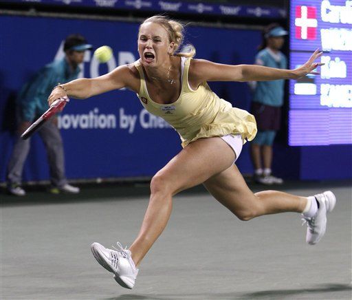 Wozniacki cae en su debut en Tokio