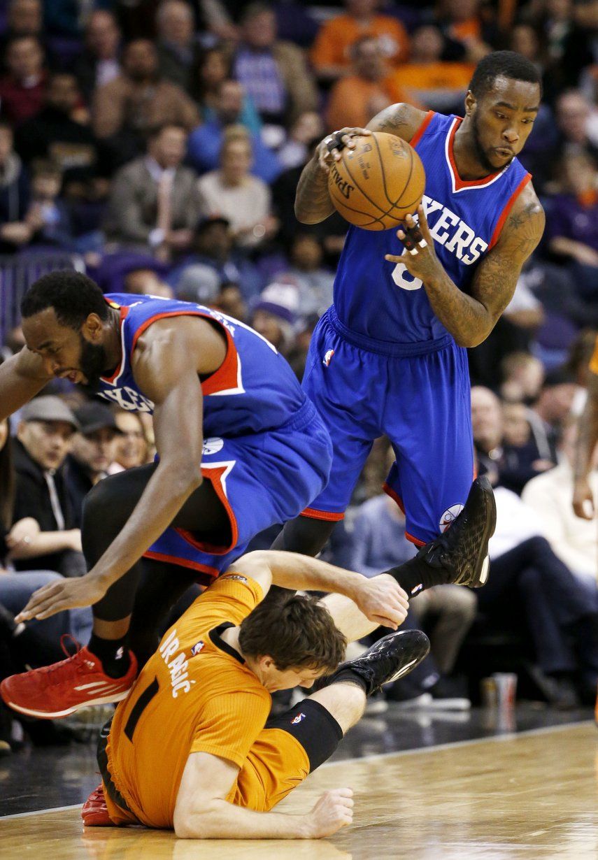 Green ayuda a Suns a vencer a los 76ers
