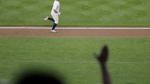 Jonrón de Romine da triunfo a Yankees 7-5 sobre Diamondbacks