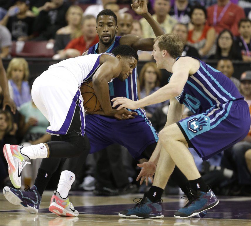 Rudy Gay anota 33 puntos en triunfo de Kings sobre Hornets