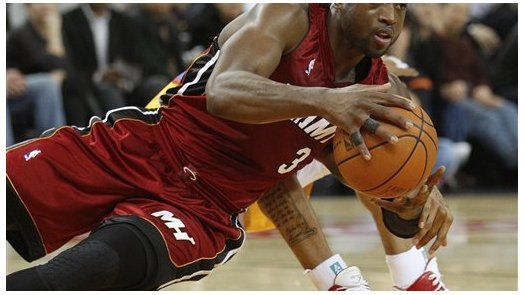 NBA: Heat 115, Warriors 102; Wade anota 35 puntos