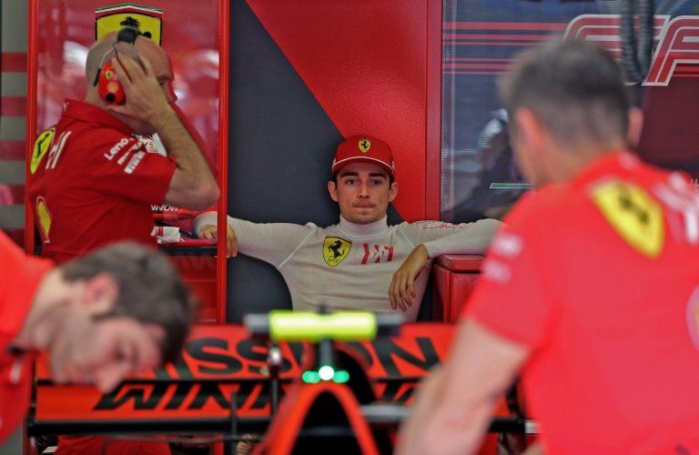 Leclerc, con Ferrari, firma en Baréin su primera pole en Fórmula 1