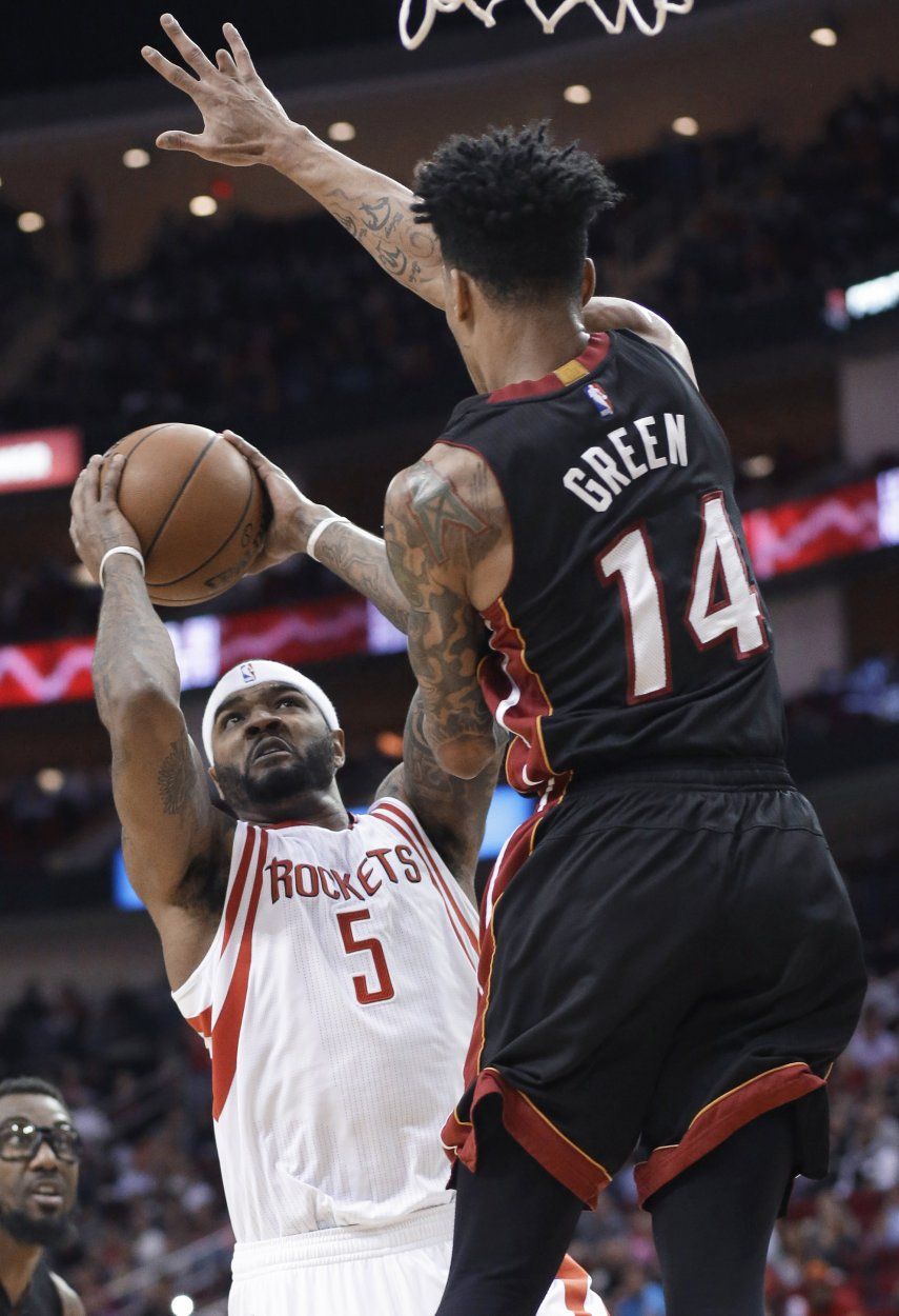 Harden anota 26 puntos, Rockets derrotan 115-102 al Heat