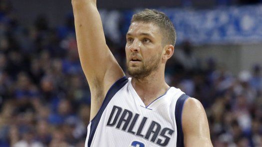 Parsons anota 29 y Mavs derrotan a Wolves