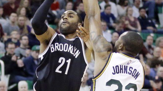 Thaddeus Young anota 21, Nets vencen a Jazz 98-96