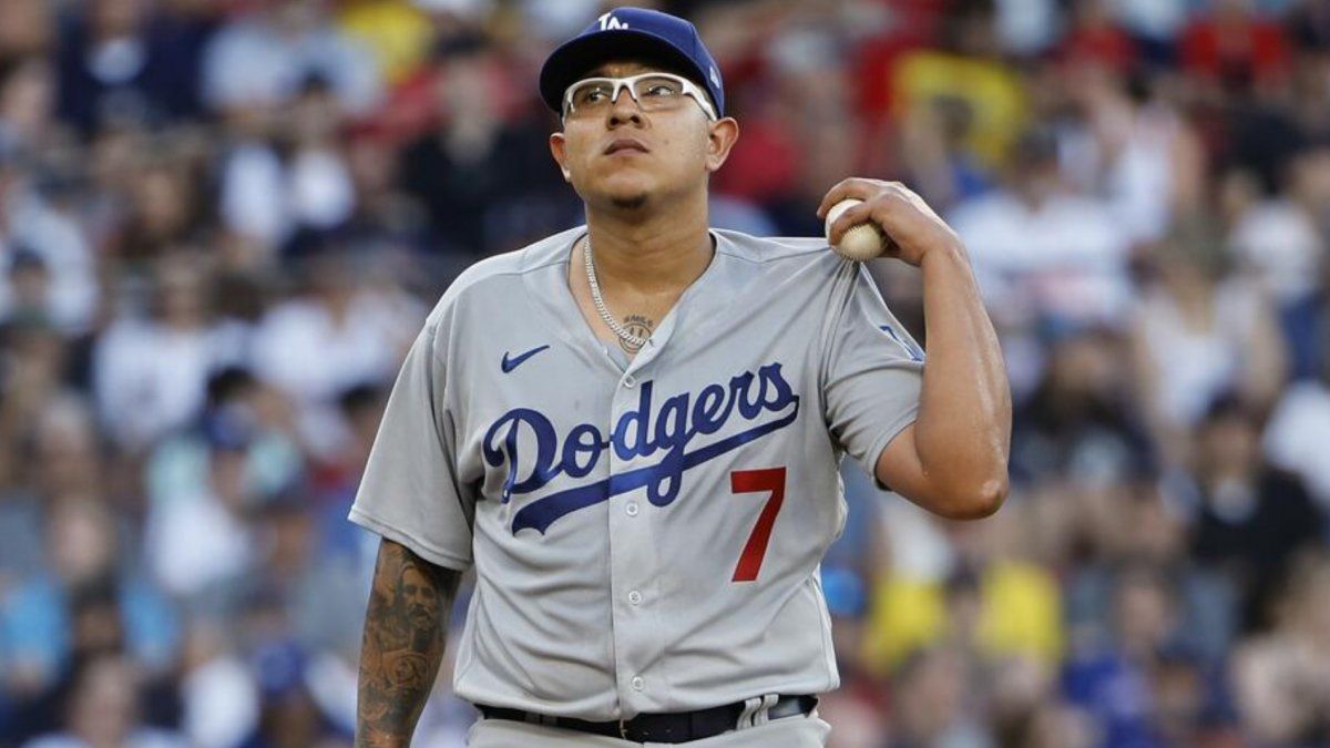 Julio Urías de los Dodgers es arrestado por violencia doméstica