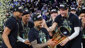 Copa NBA: Milwaukee Bucks se coronan campeones de manera invicta
