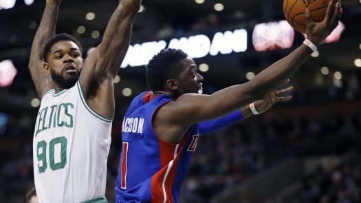 Reggie Jackson encabeza la ofensiva en victoria de Pistons