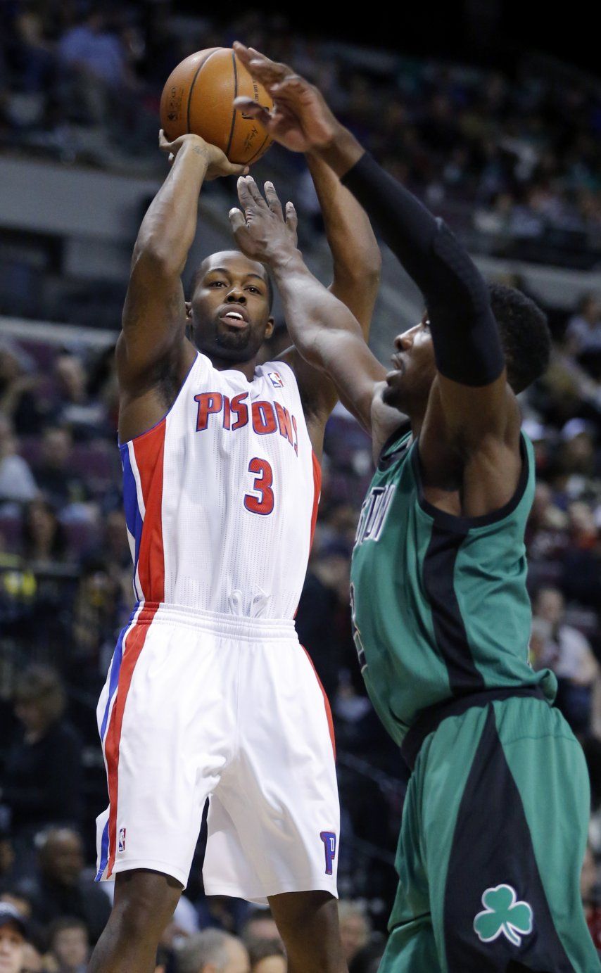 Pistons remontan para vencer 115-111 a Celtics