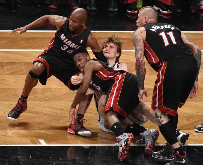 Los Nets vencen a los Heat 104-90 y siguen en la pelea en la Conferencia Este de la NBA