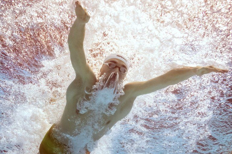 El húngaro Milak logra el título mundial en 200 m mariposa con récord del mundo
