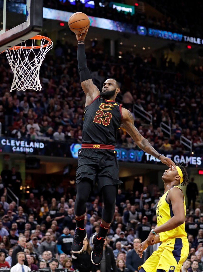 LeBron anota 46 puntos y Cavaliers empatan la serie