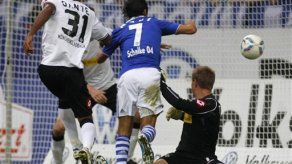 Schalke vence al Moenchengladbach con gol de Raúl