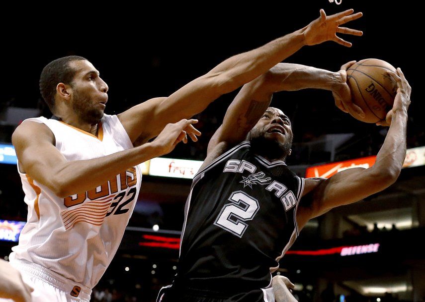 Leonard y Spurs aplastan a Suns