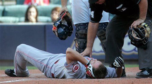 MLB: Rojos 4, Bravos 2; Owings es golpeado en la cabeza