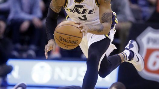 Hood y Favors lucen en triunfo del Jazz