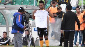 Toro Blackburn marcó doblete y lo dedicó en el Dia de la Madre