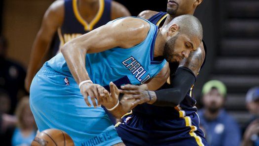 Walker y Batum conducen victoria de Hornets sobre Pacers