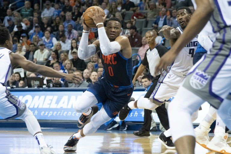 Westbrook anota 32 puntos en triunfo de del Thunder sobre los Clippers