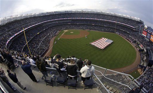 Pese a lluvia, aficionados neoyorquinos disfrutan nuevos estadios