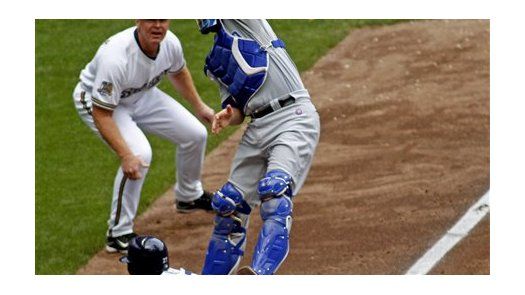 MLB: A pura pierna, Gómez da el triunfo a Milwaukee
