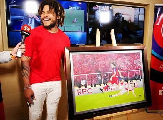 Homenaje para Román Torres de un gol para la historia