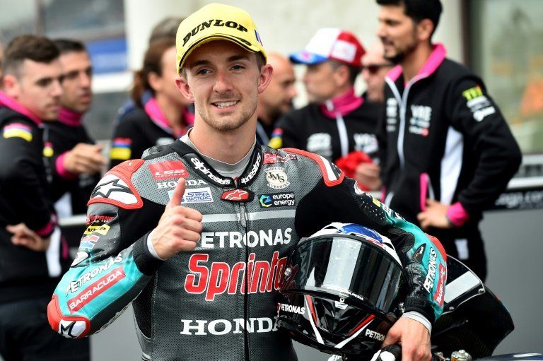 McPhee gana en Moto3 en Francia, Arón Canet más líder