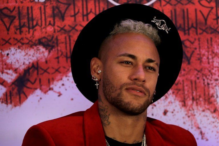 El padre de Neymar niega todo contacto con el Barça para un regreso