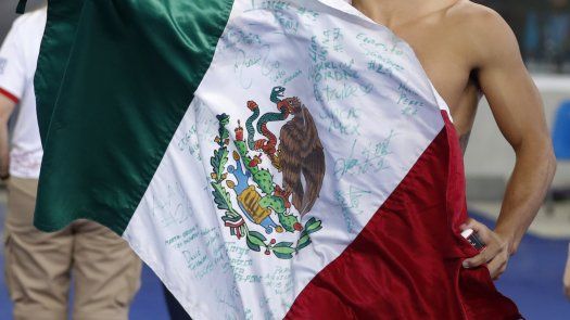 Debutante Celaya le da un oro a México en clavados