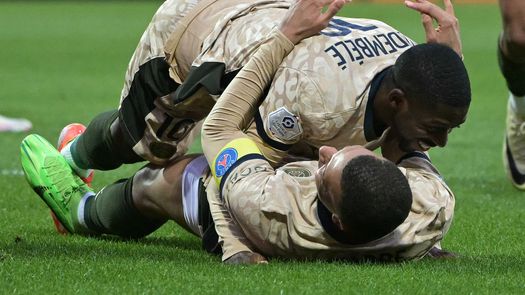 El PSG vence al Lorient con un encendido doblete de Dembélé