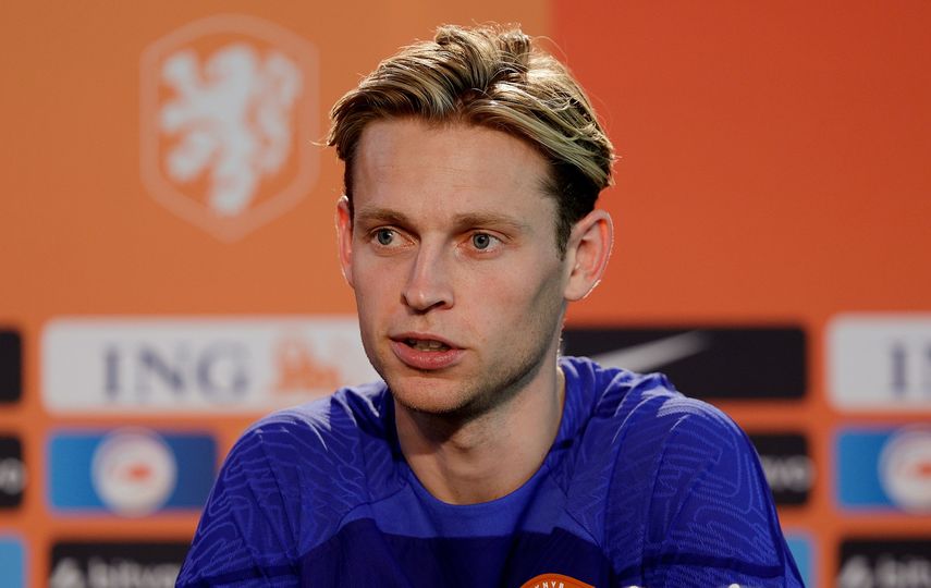 Frenkie De Jong entrena sin problemas y se siente para jugar ante España