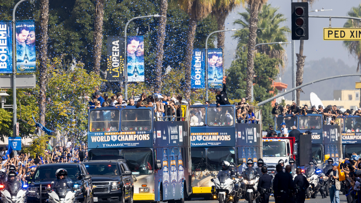 MLB: Fiesta en Los Angeles tras desfile de los campeones Dodgers MLB: Fiesta en Los Angeles tras desfile de los campeones Dodgers